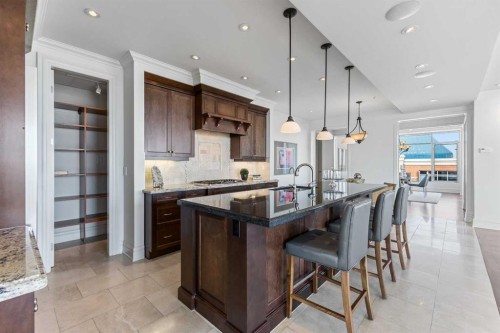 2801-910 5 Avenue Sw, Calgary, AB - Indoor Photo Showing Kitchen With Upgraded Kitchen