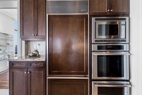 2801-910 5 Avenue Sw, Calgary, AB - Indoor Photo Showing Kitchen