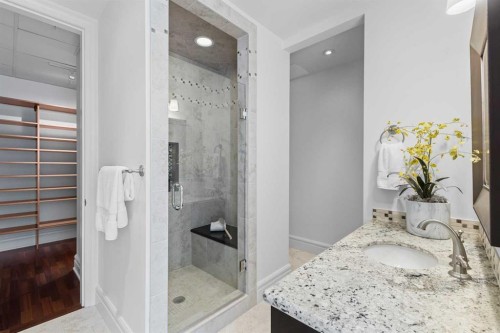 2801-910 5 Avenue Sw, Calgary, AB - Indoor Photo Showing Bathroom