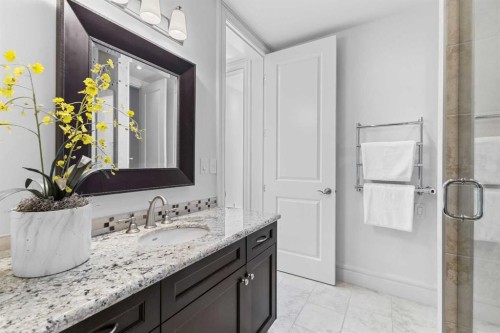 2801-910 5 Avenue Sw, Calgary, AB - Indoor Photo Showing Bathroom