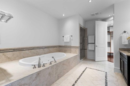 2801-910 5 Avenue Sw, Calgary, AB - Indoor Photo Showing Bathroom