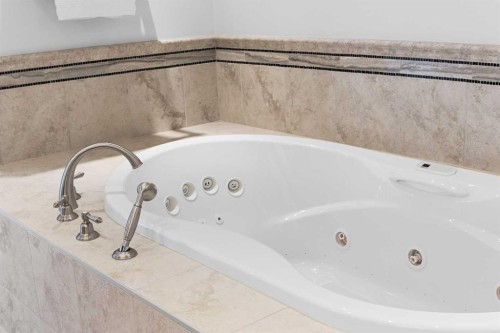 2801-910 5 Avenue Sw, Calgary, AB - Indoor Photo Showing Bathroom