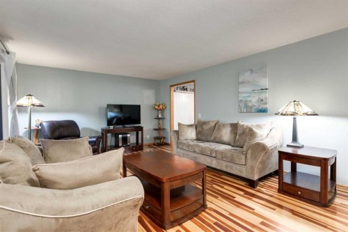 222075 Range Road 264, Rural Wheatland County, AB - Indoor Photo Showing Living Room
