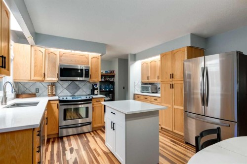 222075 Range Road 264, Rural Wheatland County, AB - Indoor Photo Showing Kitchen With Double Sink