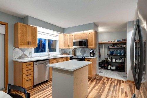 222075 Range Road 264, Rural Wheatland County, AB - Indoor Photo Showing Kitchen