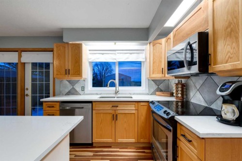 222075 Range Road 264, Rural Wheatland County, AB - Indoor Photo Showing Kitchen With Double Sink