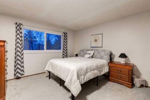 222075 Range Road 264, Rural Wheatland County, AB - Indoor Photo Showing Bedroom