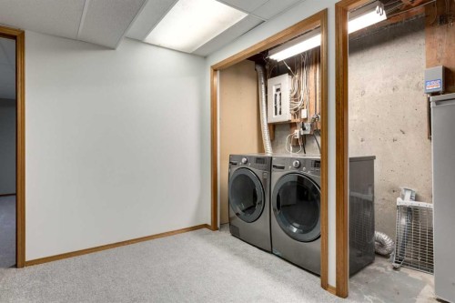 222075 Range Road 264, Rural Wheatland County, AB - Indoor Photo Showing Laundry Room