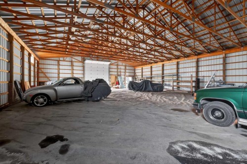 222075 Range Road 264, Rural Wheatland County, AB - Indoor Photo Showing Garage