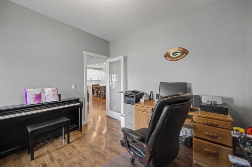 8 Ypres Lane Sw, Calgary, AB - Indoor