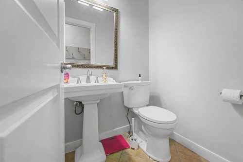 8 Ypres Lane Sw, Calgary, AB - Indoor Photo Showing Bathroom
