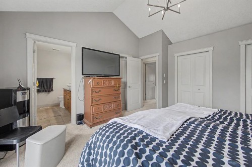 8 Ypres Lane Sw, Calgary, AB - Indoor Photo Showing Bedroom