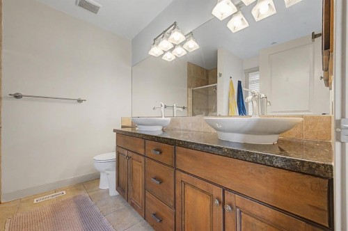 8 Ypres Lane Sw, Calgary, AB - Indoor Photo Showing Bathroom