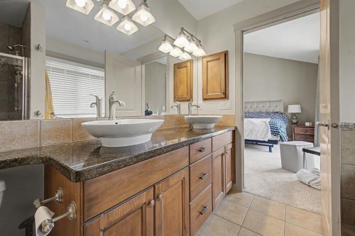8 Ypres Lane Sw, Calgary, AB - Indoor Photo Showing Bathroom