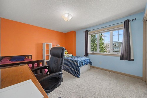 8 Ypres Lane Sw, Calgary, AB - Indoor