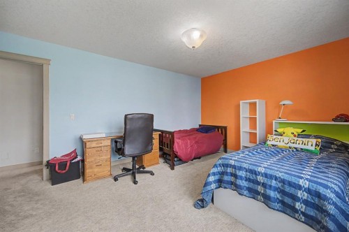 8 Ypres Lane Sw, Calgary, AB - Indoor Photo Showing Bedroom