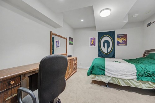 8 Ypres Lane Sw, Calgary, AB - Indoor