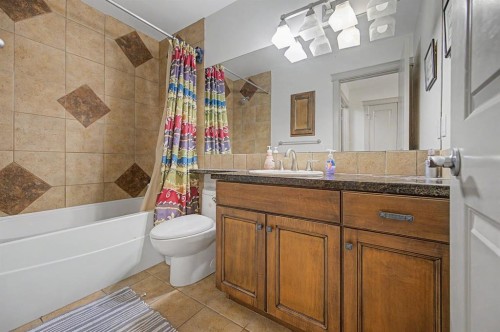8 Ypres Lane Sw, Calgary, AB - Indoor Photo Showing Bathroom
