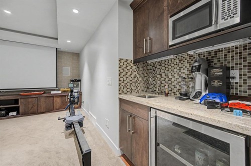 8 Ypres Lane Sw, Calgary, AB - Indoor