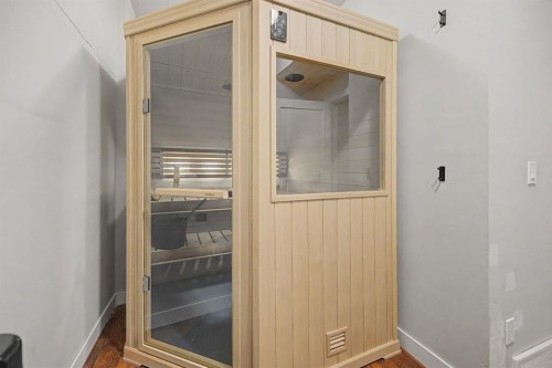 8 Ypres Lane Sw, Calgary, AB - Indoor Photo Showing Other Room