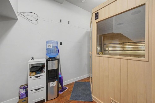 8 Ypres Lane Sw, Calgary, AB - Indoor