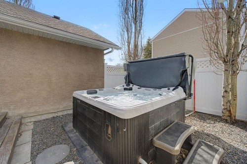8 Ypres Lane Sw, Calgary, AB - Outdoor With Exterior