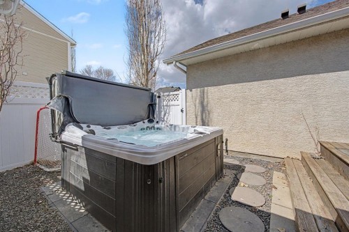 8 Ypres Lane Sw, Calgary, AB - Outdoor With Exterior