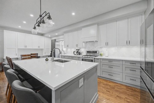 8 Ypres Lane Sw, Calgary, AB - Indoor Photo Showing Kitchen With Double Sink With Upgraded Kitchen
