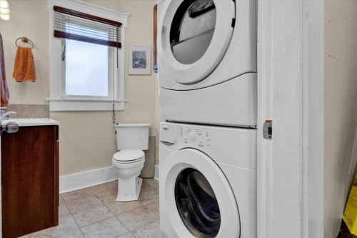 532 19 Avenue Sw, Calgary, AB - Indoor Photo Showing Laundry Room