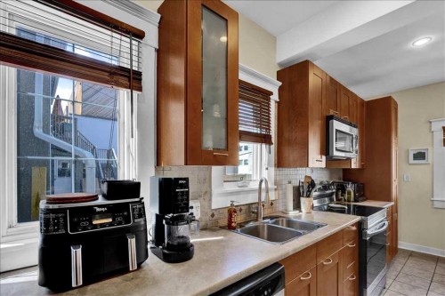 532 19 Avenue Sw, Calgary, AB - Indoor Photo Showing Kitchen With Double Sink