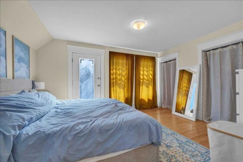 532 19 Avenue Sw, Calgary, AB - Indoor Photo Showing Bedroom