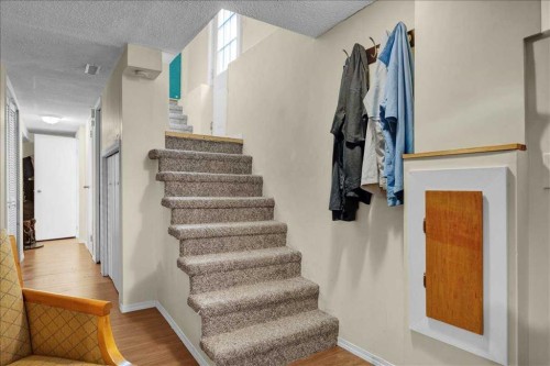 532 19 Avenue Sw, Calgary, AB - Indoor Photo Showing Other Room