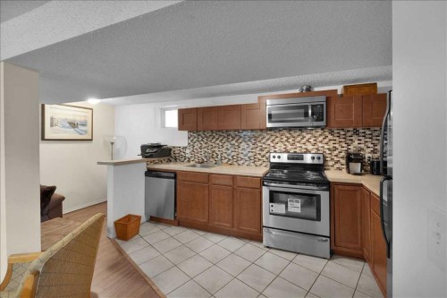 532 19 Avenue Sw, Calgary, AB - Indoor Photo Showing Kitchen