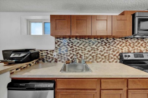 532 19 Avenue Sw, Calgary, AB - Indoor Photo Showing Kitchen