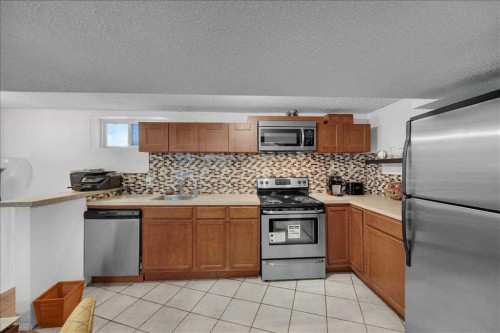 532 19 Avenue Sw, Calgary, AB - Indoor Photo Showing Kitchen