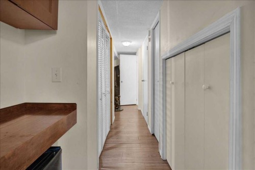 532 19 Avenue Sw, Calgary, AB - Indoor Photo Showing Other Room
