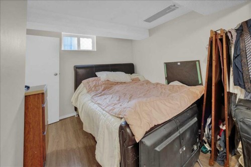 532 19 Avenue Sw, Calgary, AB - Indoor Photo Showing Bedroom