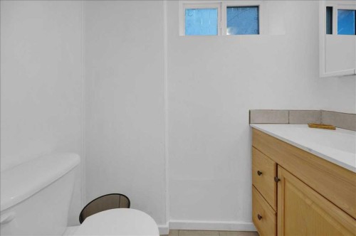 532 19 Avenue Sw, Calgary, AB - Indoor Photo Showing Bathroom