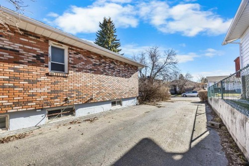 903 40 Street Sw, Calgary, AB - Outdoor