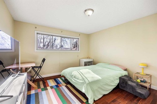 903 40 Street Sw, Calgary, AB - Indoor Photo Showing Bedroom