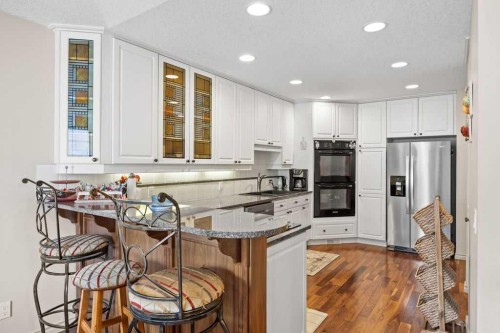 4 Prominence Path Sw, Calgary, AB - Indoor Photo Showing Kitchen