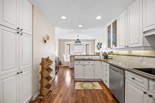 4 Prominence Path Sw, Calgary, AB - Indoor Photo Showing Kitchen