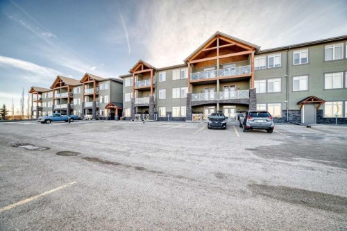 206-1005B Westmount Drive, Strathmore, AB - Outdoor With Balcony With Facade