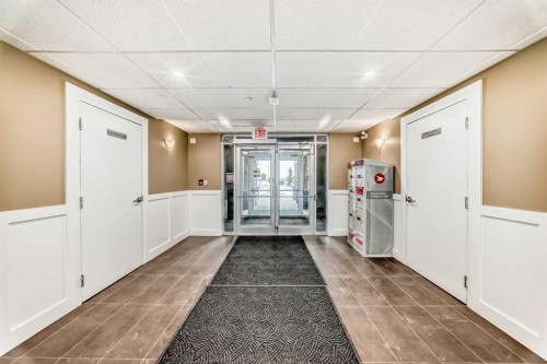 206-1005B Westmount Drive, Strathmore, AB - Indoor Photo Showing Other Room