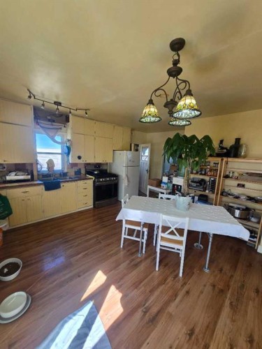 30416 Highway 2 A, Carstairs, AB - Indoor Photo Showing Dining Room
