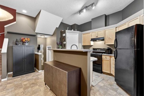140 Promenade Way Se, Calgary, AB - Indoor Photo Showing Kitchen