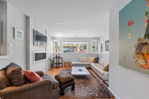 831 22 Avenue Nw, Calgary, AB - Indoor Photo Showing Living Room