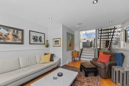 831 22 Avenue Nw, Calgary, AB - Indoor Photo Showing Living Room