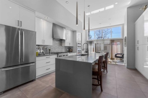 831 22 Avenue Nw, Calgary, AB - Indoor Photo Showing Kitchen With Upgraded Kitchen