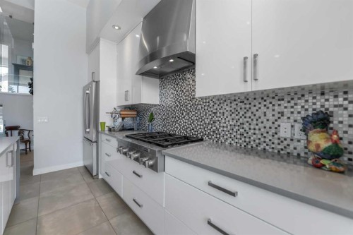 831 22 Avenue Nw, Calgary, AB - Indoor Photo Showing Kitchen With Upgraded Kitchen